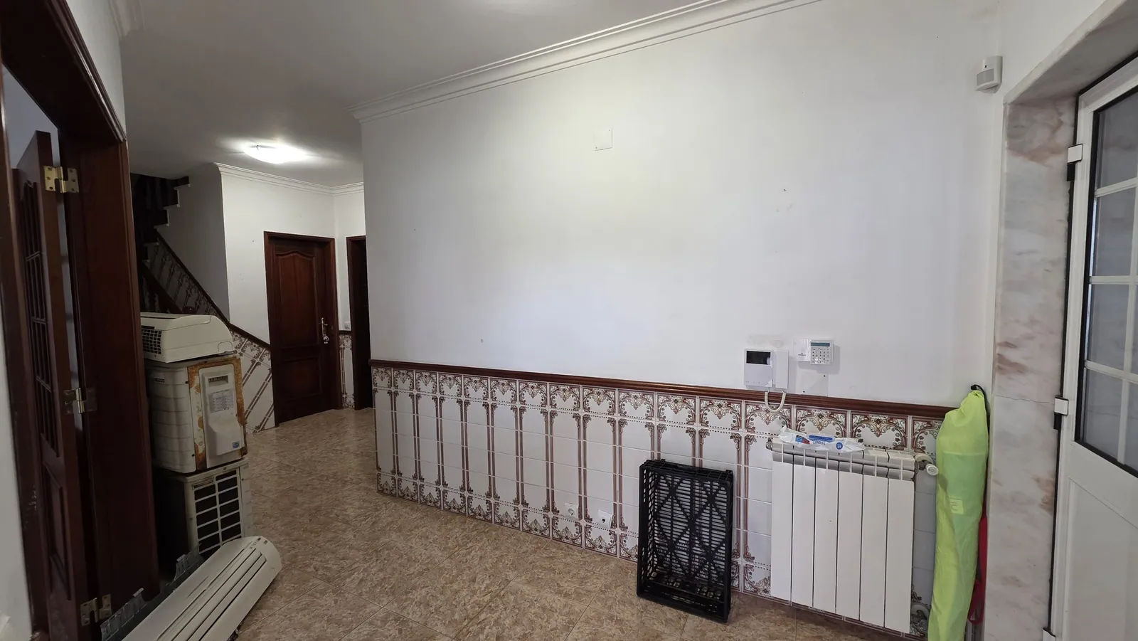 Entrada e escada, antes da obra, Porto Salvo
