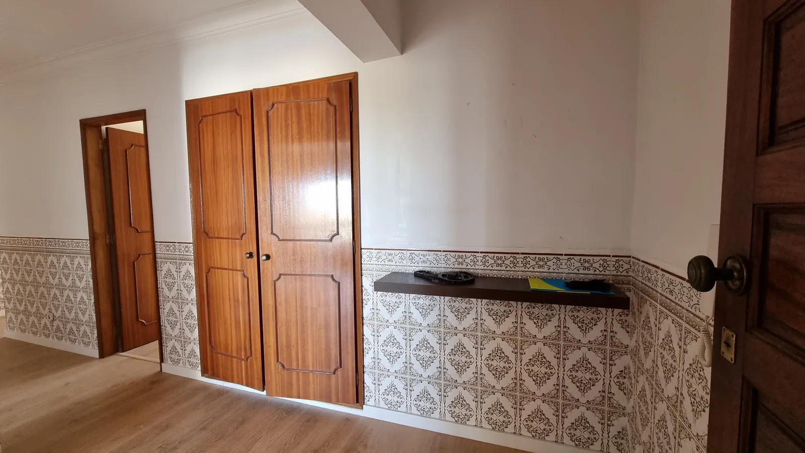 A entrada antes da obra.