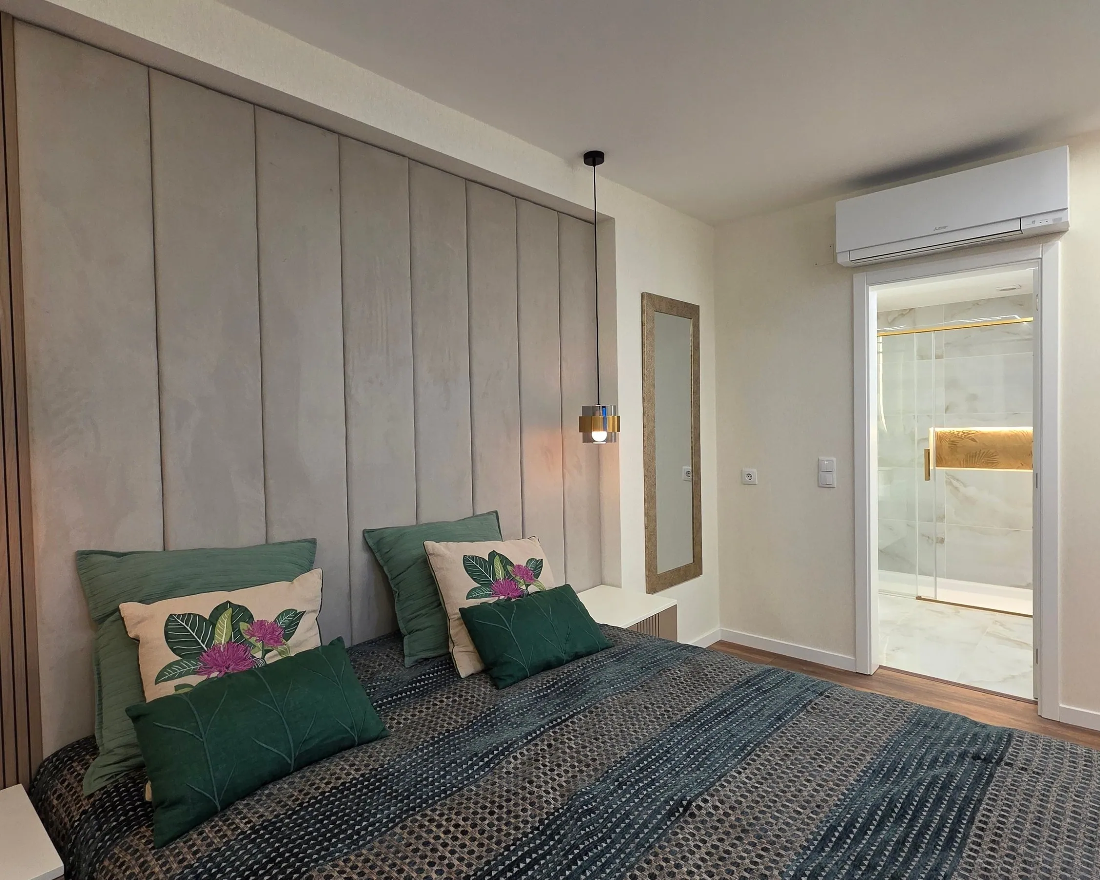O quarto da suite acabado.