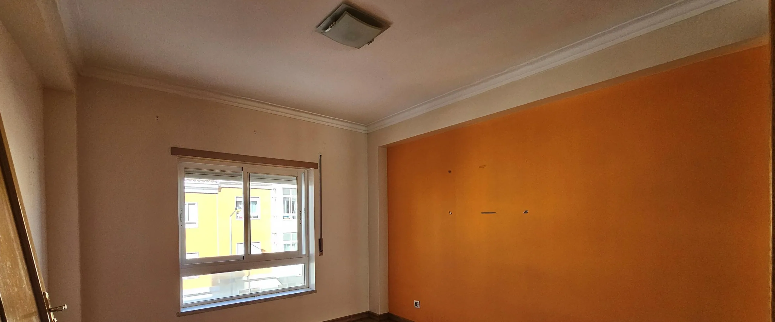 O quarto da suite antes da obra.